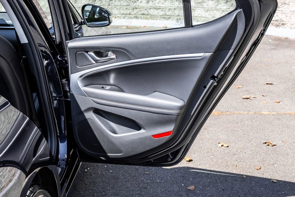 Used 2026 Genesis G70 2.5T image 15