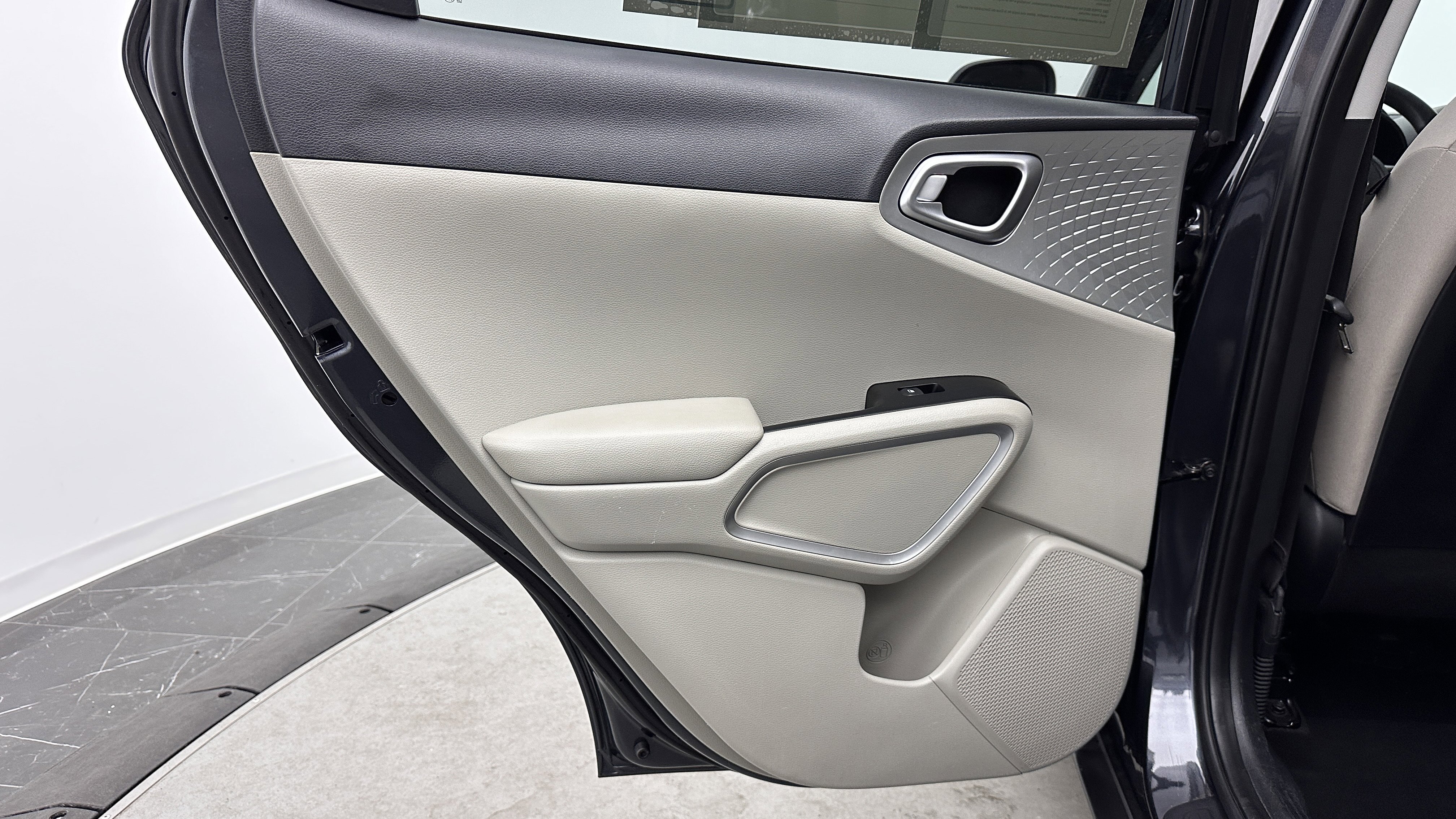 Used 2020 Kia Soul LX FWD image 23