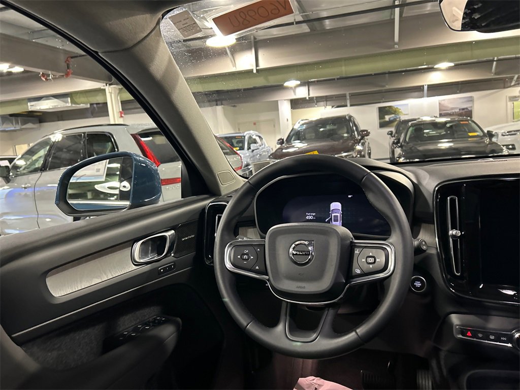 Certified 2024 Volvo XC40 B5 Plus w/ Protection Package Premier image 24