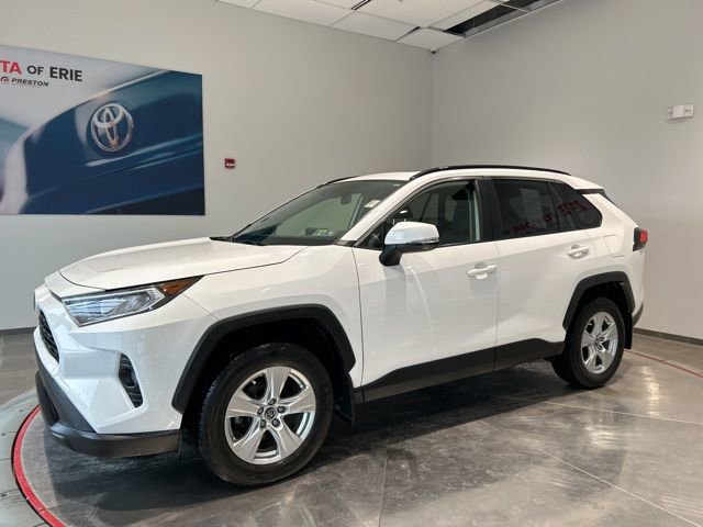 Used 2019 Toyota RAV4 XLE AWD/4WD image 3