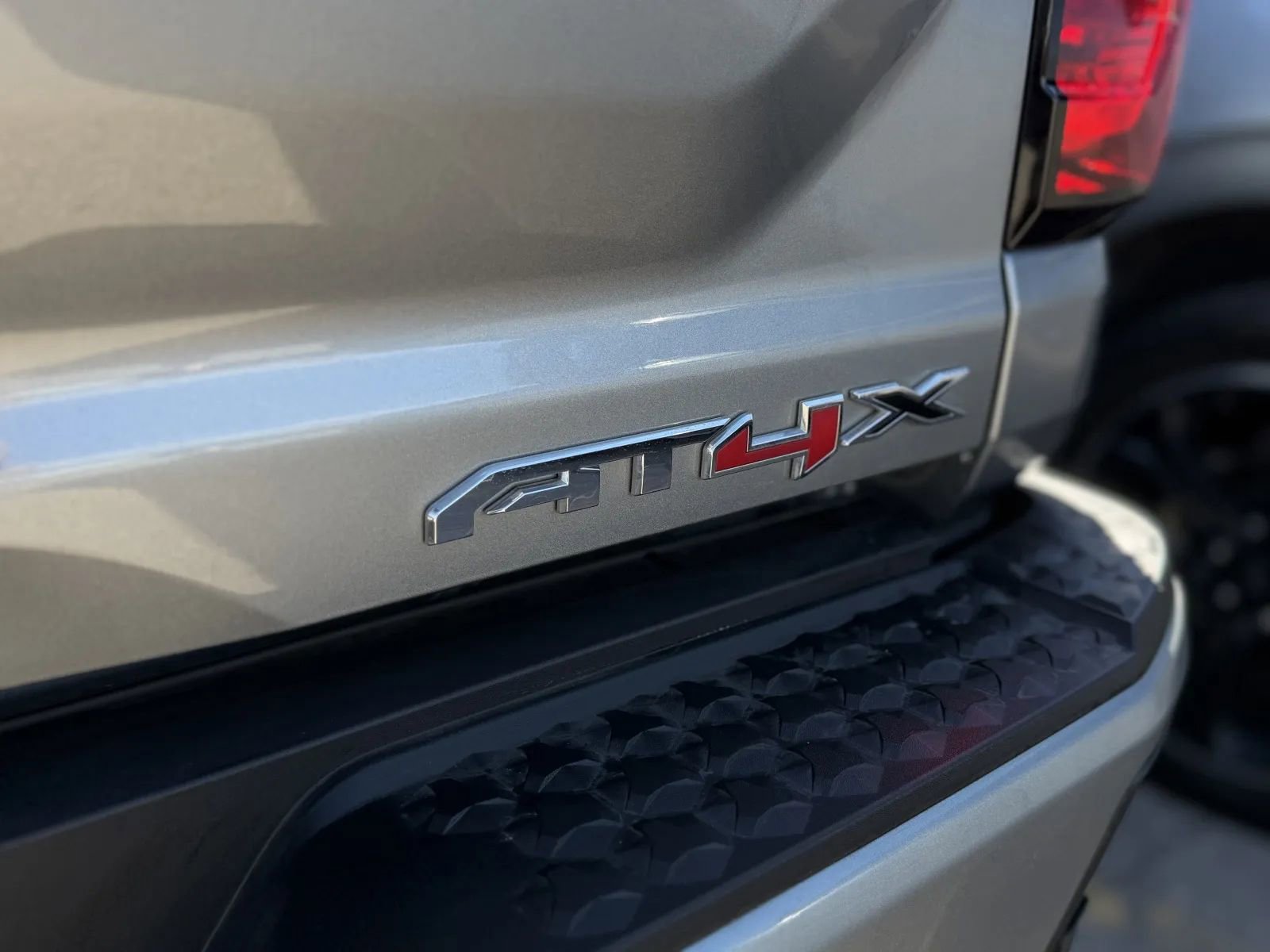 Used 2025 GMC Canyon AT4 w/ AT4X Package image 43