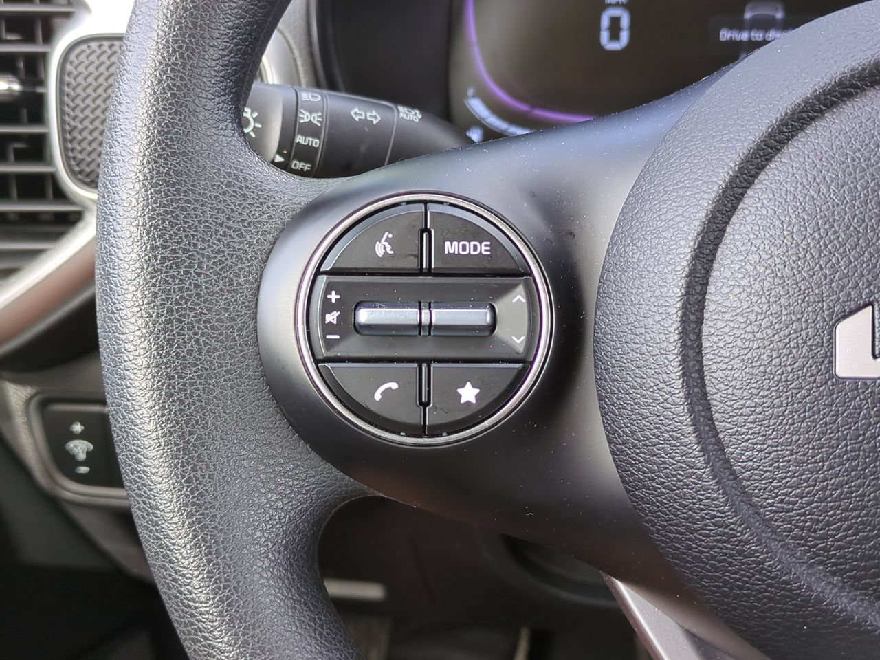 Certified 2025 Kia Soul LX w/ LX Technology Package FWD image 23