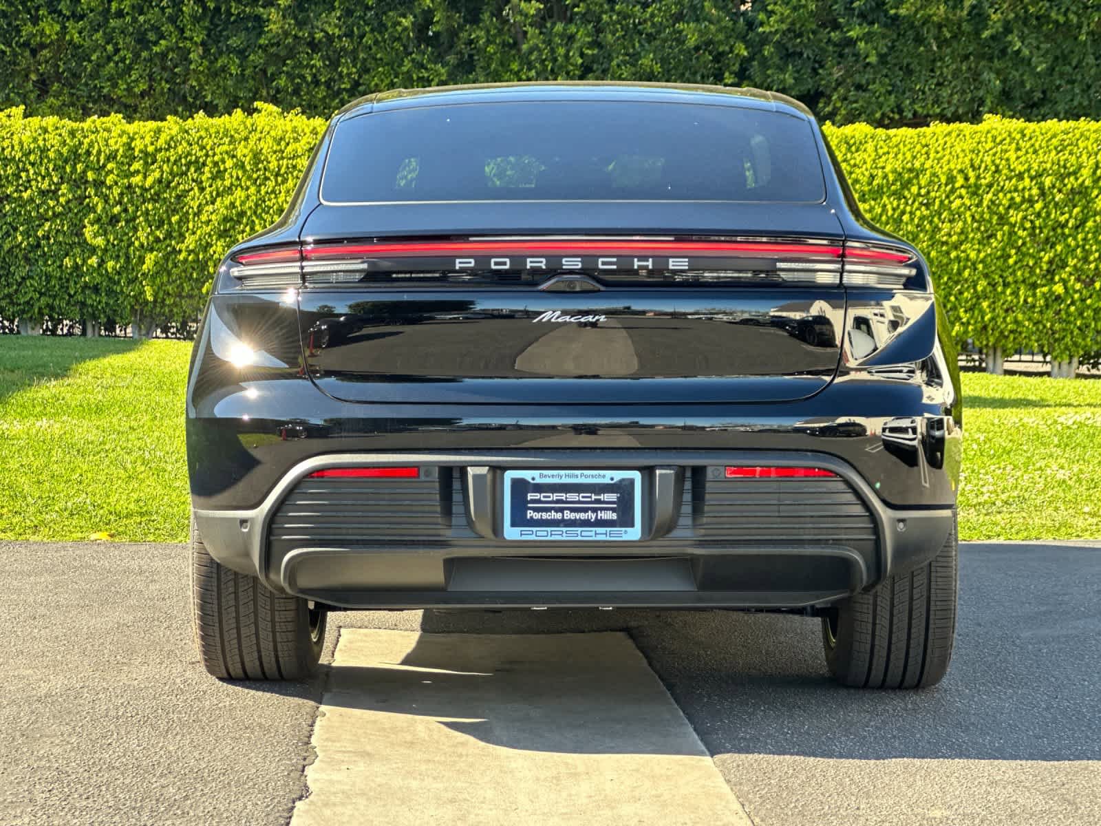 New 2026 Porsche Macan Electric RWD image 7