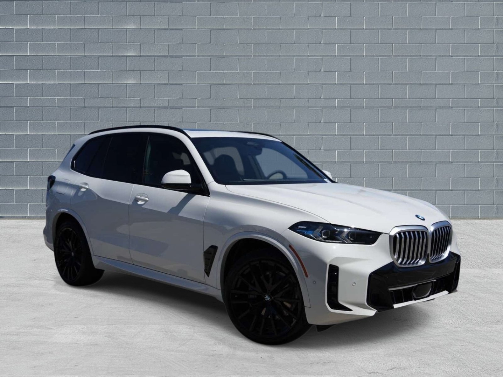 New 2026 BMW X5 xDrive40i w/ M Sport Package AWD/4WD image 1