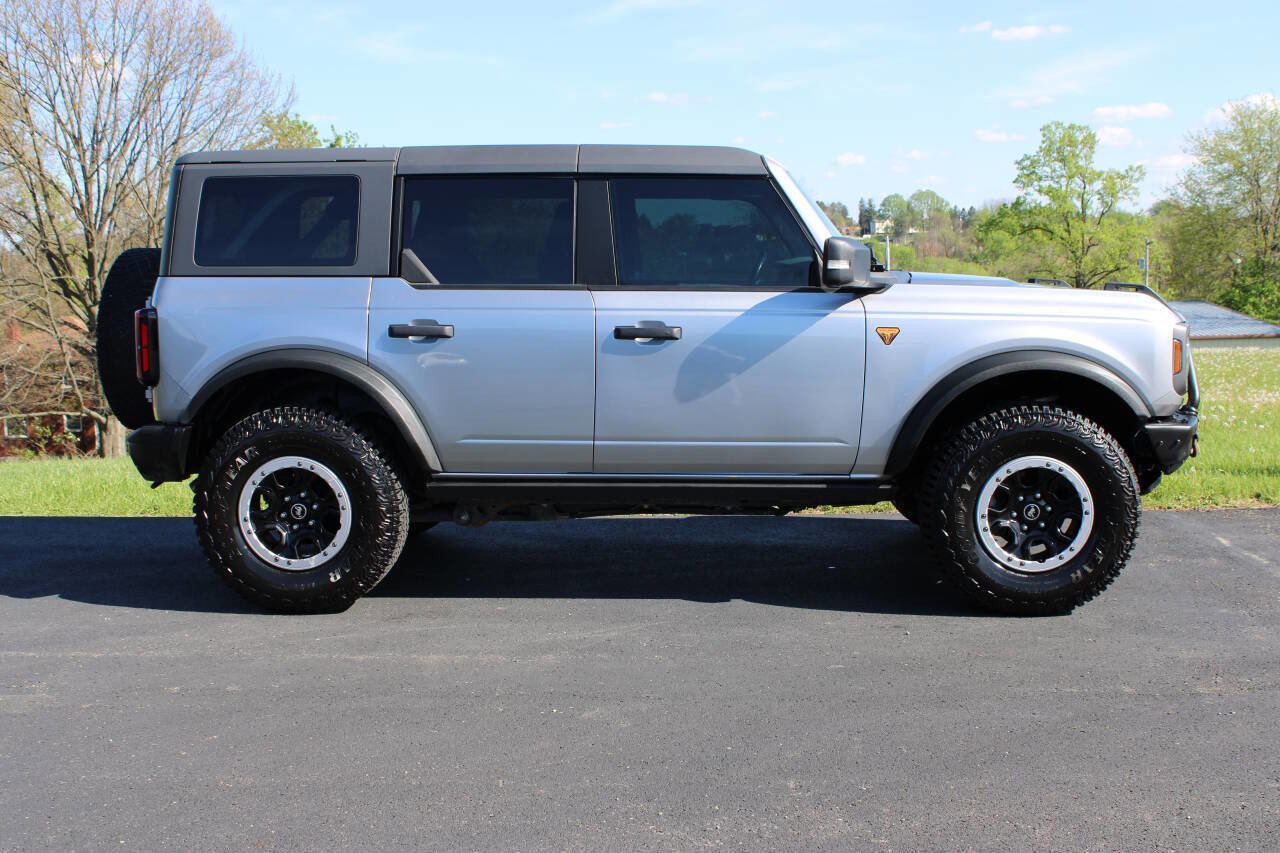 Used 2022 Ford Bronco Badlands image 2
