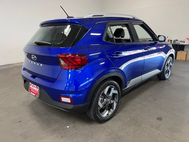 Used 2025 Hyundai Venue Limited FWD image 3