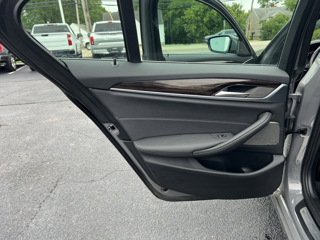 Used 2022 BMW 540i xDrive w/ Premium Package image 40