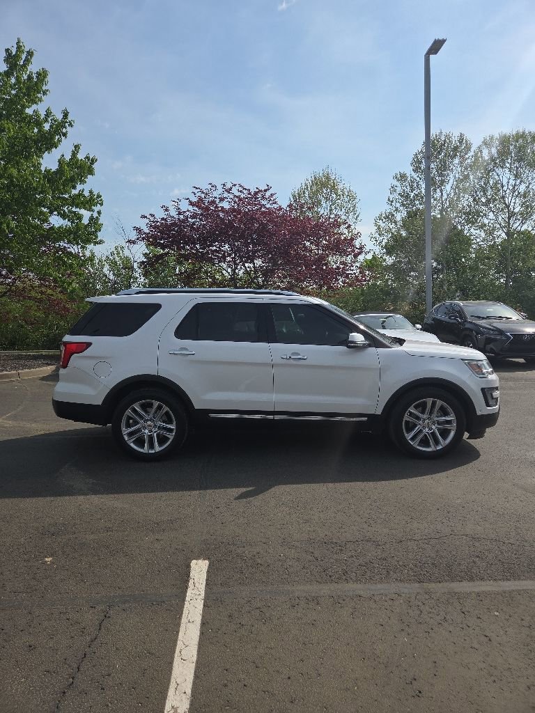 Used 2017 Ford Explorer Limited w/ Equipment Group 301A FWD image 6