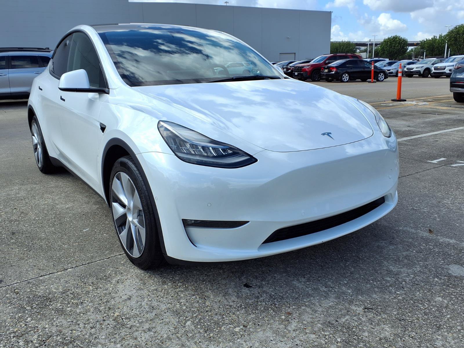 Used 2021 Tesla Model Y Long Range AWD/4WD image 2