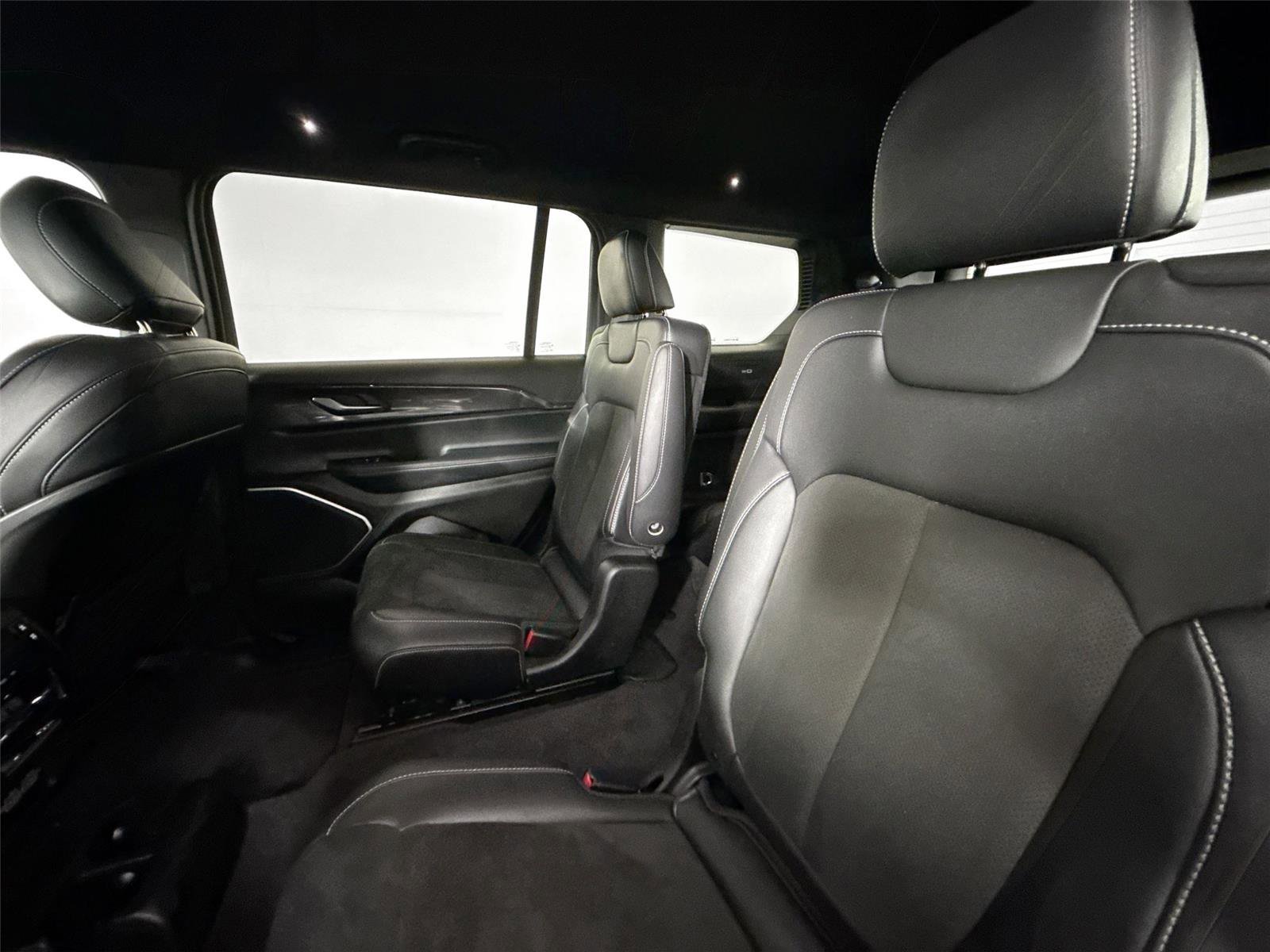 Used 2021 Jeep Grand Cherokee L Laredo AWD/4WD image 28