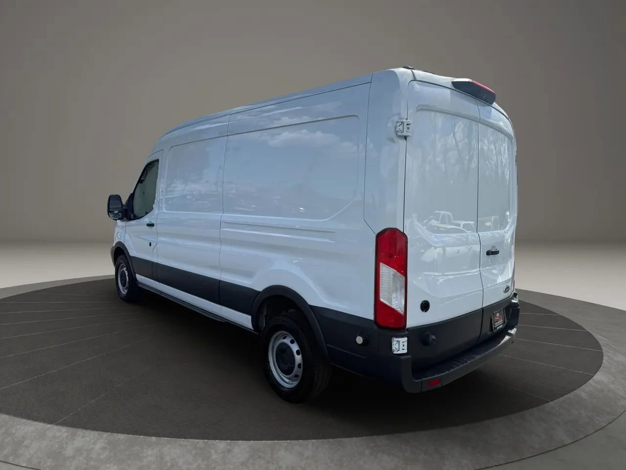 Used 2018 Ford Transit 250 148 Medium Roof RWD image 9