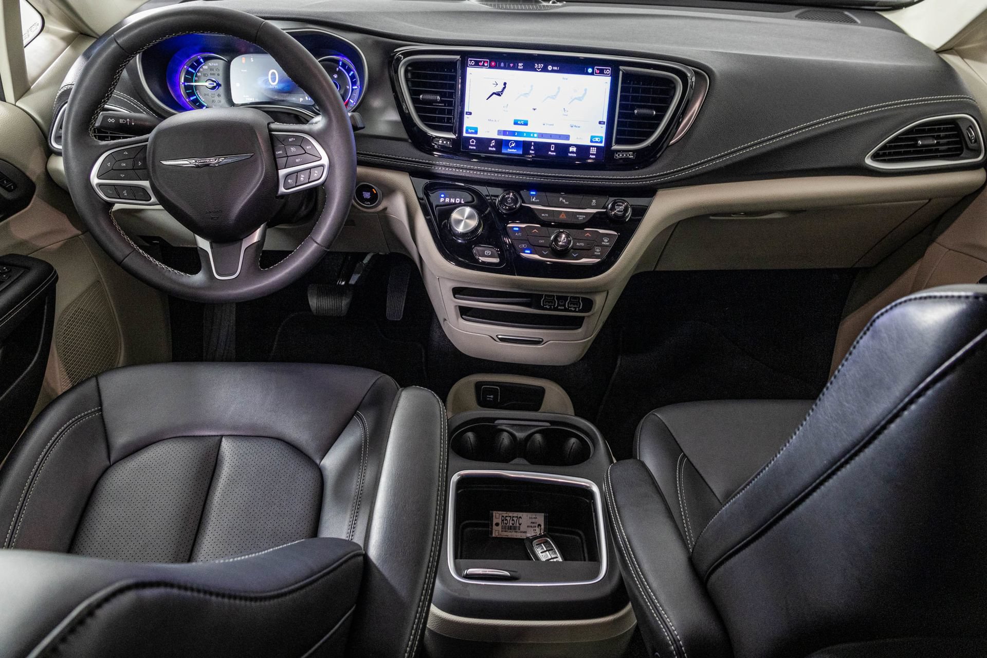Used 2024 Chrysler Pacifica Limited FWD image 25