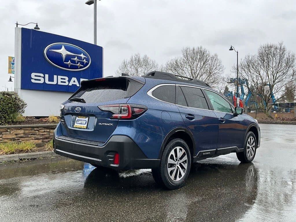 Used 2022 Subaru Outback Premium image 8