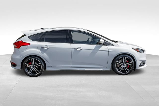 Used 2018 Ford Focus ST FWD image 4