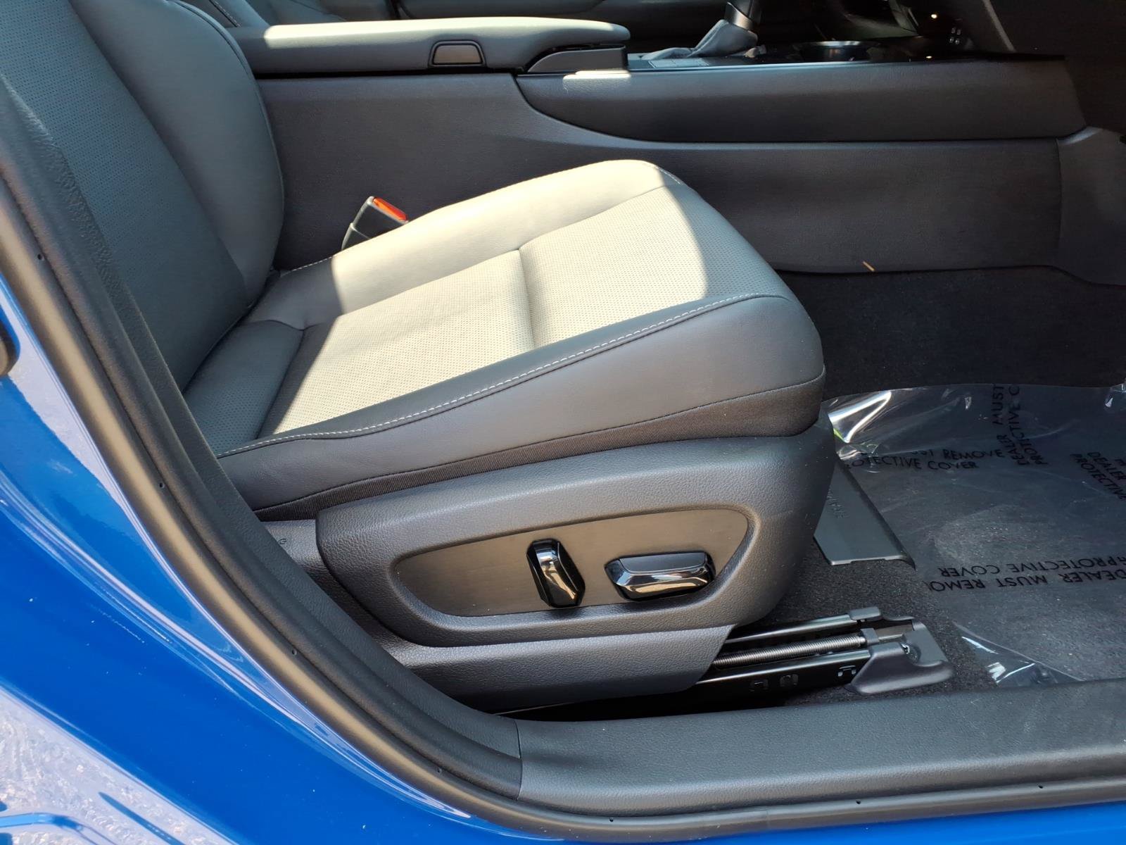 Used 2024 Lexus UX 250h AWD w/ Premium Package image 14