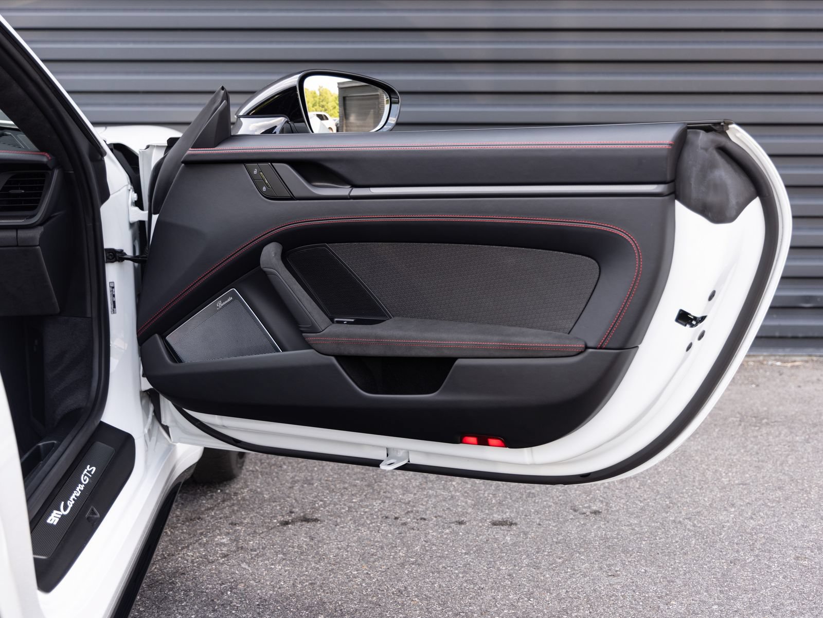 Certified 2025 Porsche 911 Carrera GTS RWD image 29