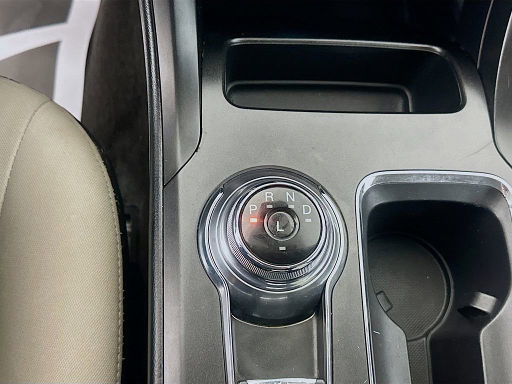 Used 2020 Ford Fusion SE w/ Equipment Group 151A image 17