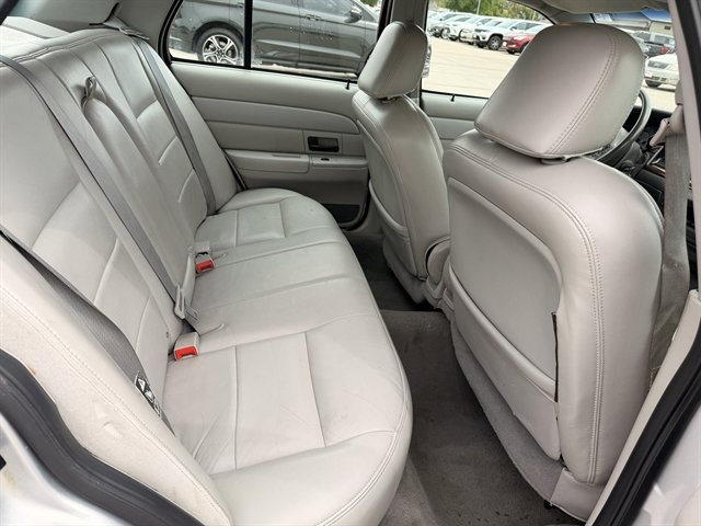 Used 2003 Ford Crown Victoria LX RWD image 4