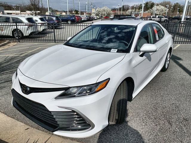 Used 2023 Toyota Camry LE image 3