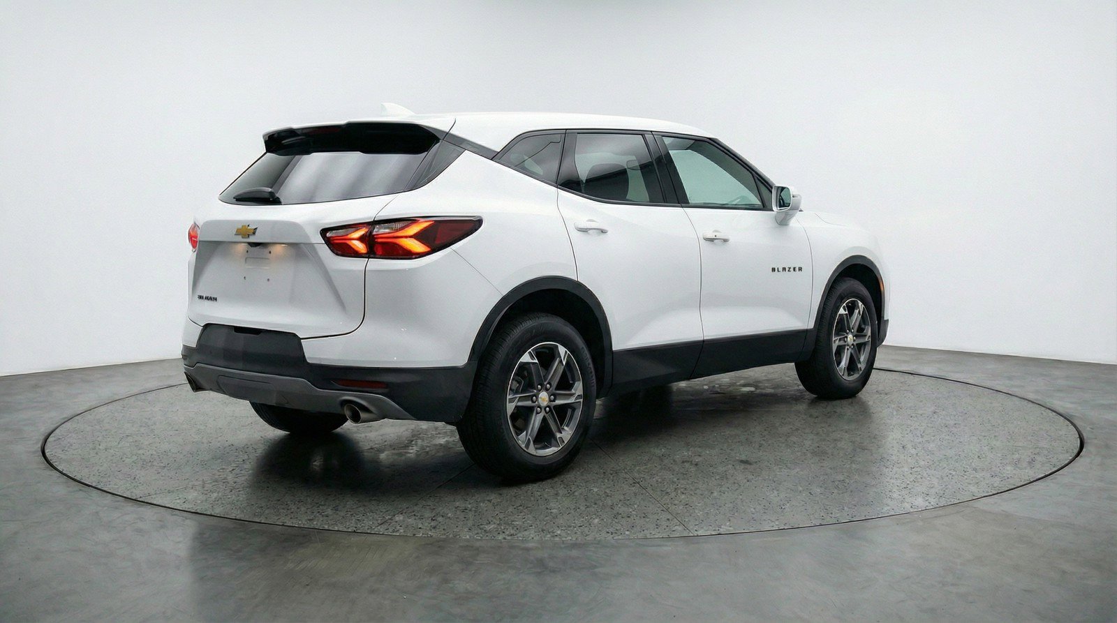 Used 2025 Chevrolet Blazer LT image 9