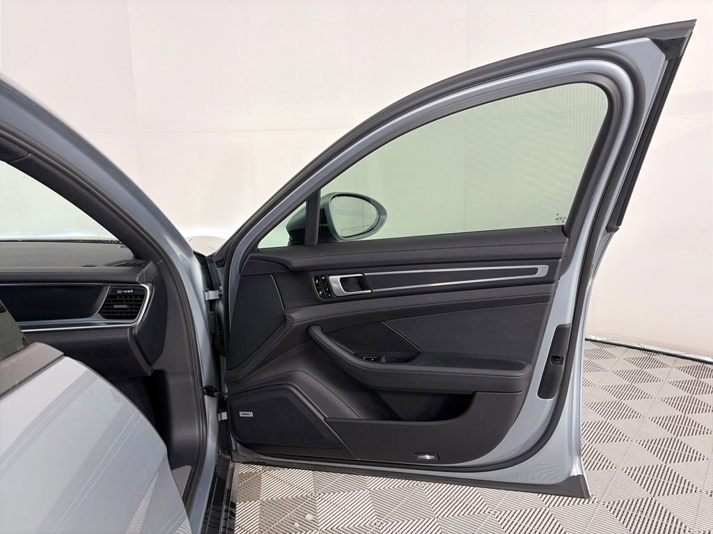 Used 2019 Porsche Panamera image 29