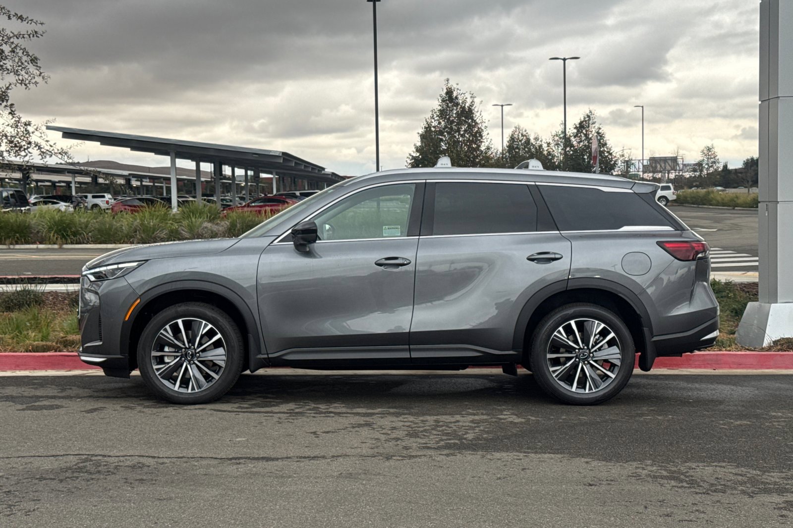 New 2027 INFINITI QX60 Luxe w/ Cargo Package AWD/4WD image 2