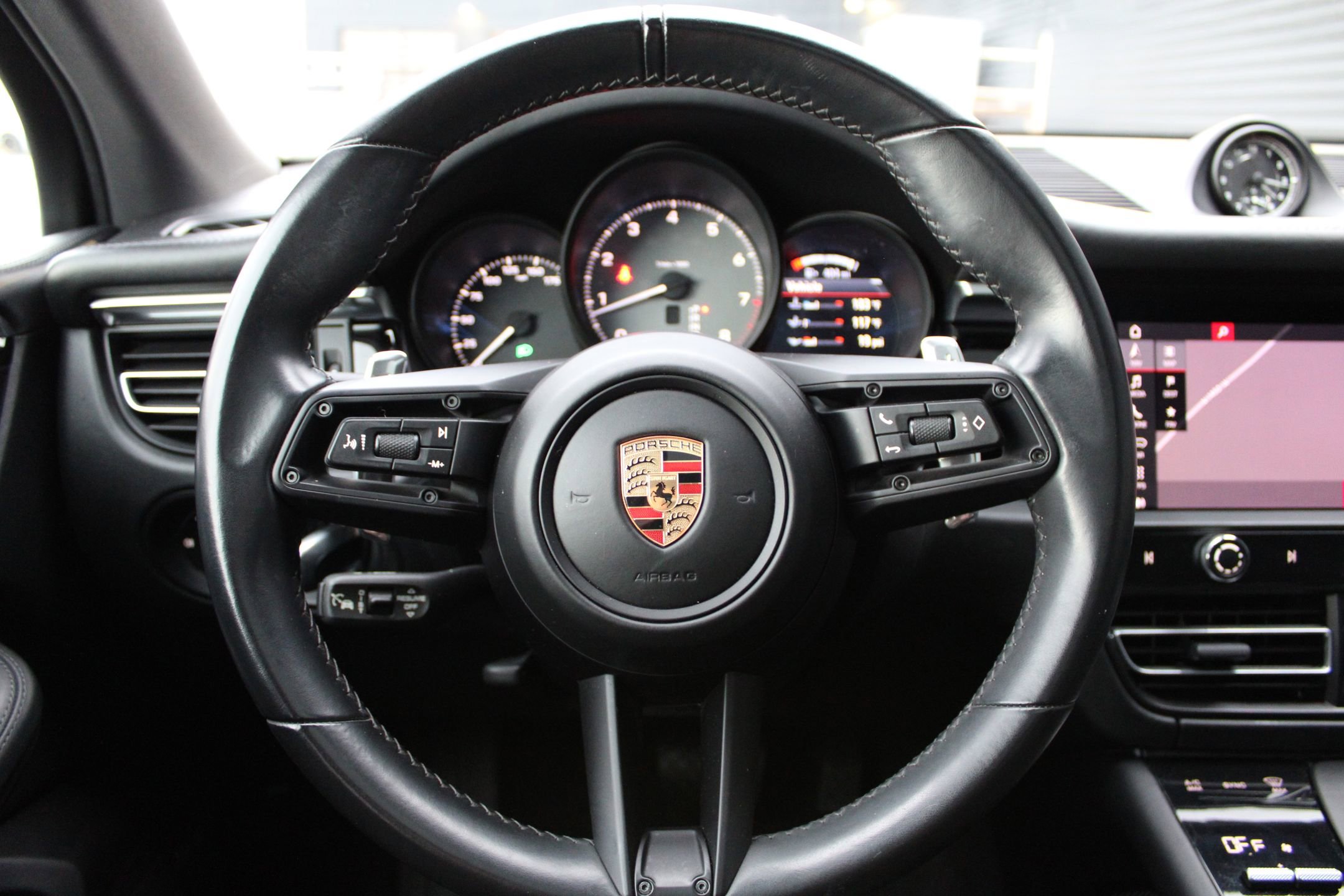 Certified 2023 Porsche Macan S image 16