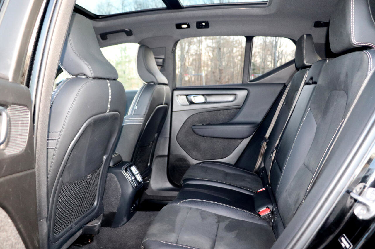 Used 2022 Volvo XC40 P8 Recharge Plus image 32