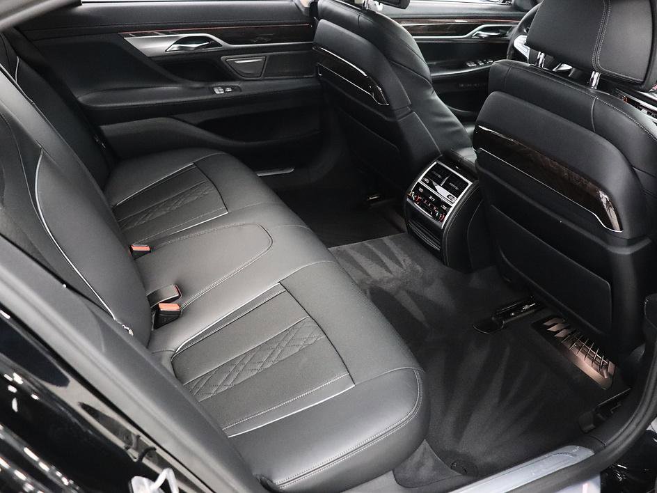 Used 2017 BMW 750i RWD image 13