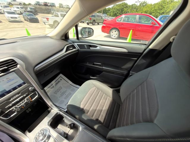 Used 2020 Ford Fusion SE FWD image 20