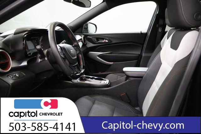 Used 2025 Chevrolet Trax RS FWD image 12