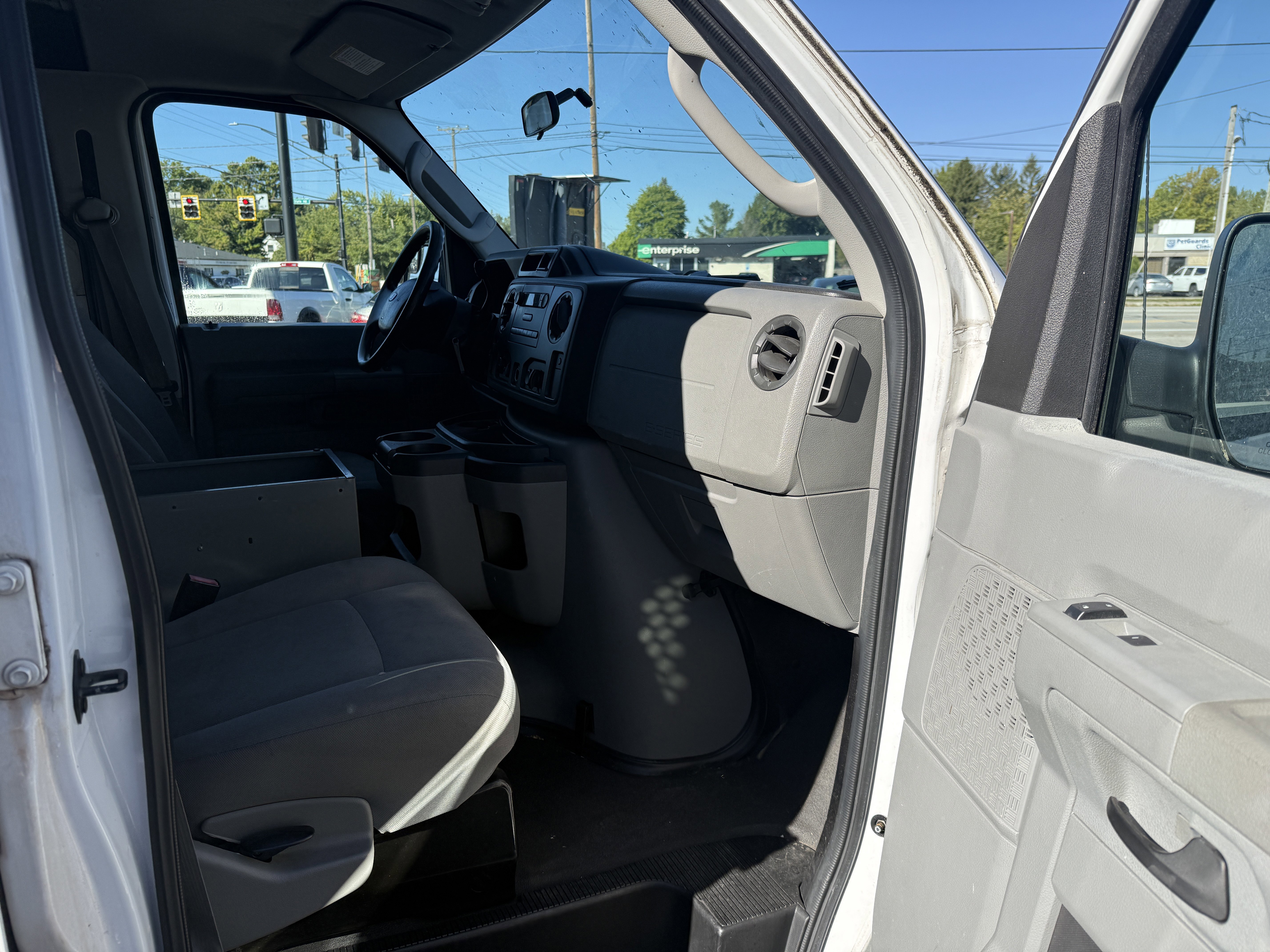 Used 2010 Ford E-250 and Econoline 250 image 10