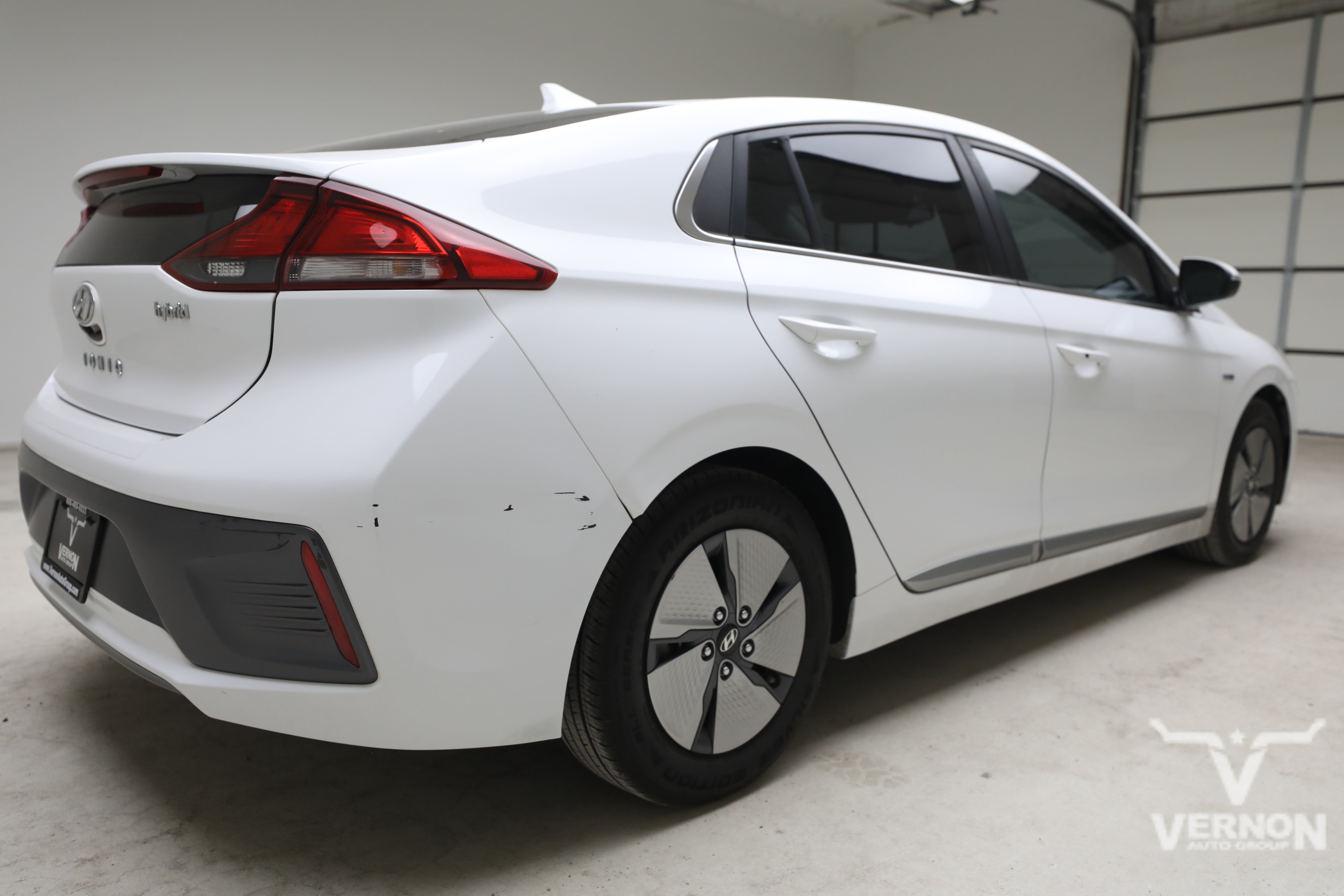 Used 2020 Hyundai Ioniq SE FWD image 4