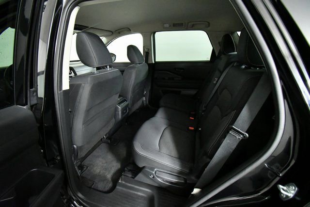 Used 2024 Nissan Pathfinder SV image 25