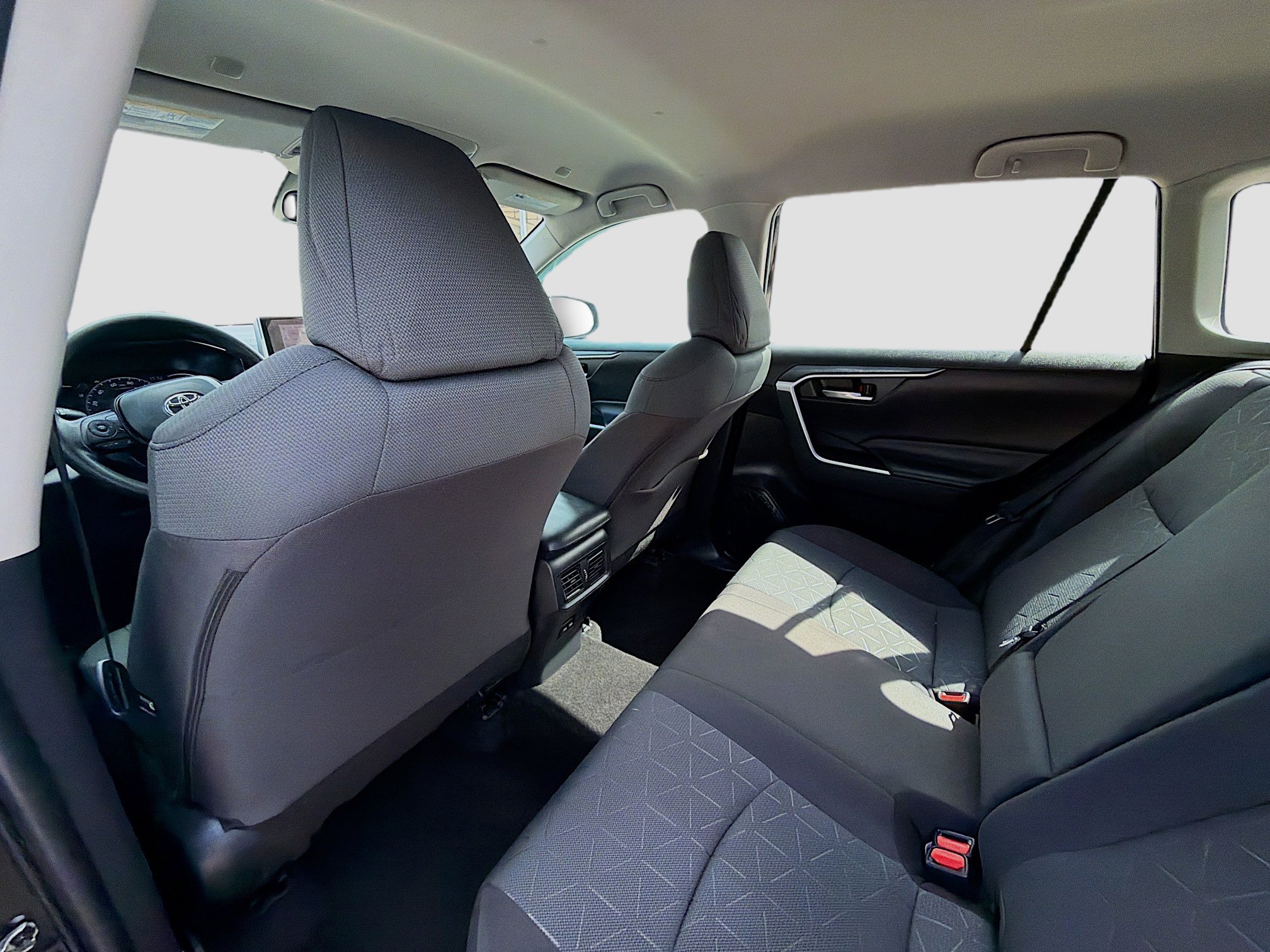 Used 2023 Toyota RAV4 Hybrid Woodland image 24