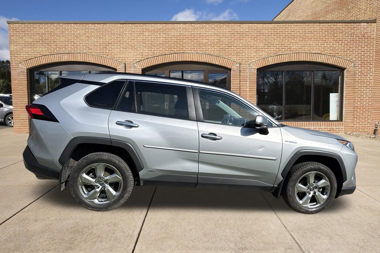 Used 2019 Toyota RAV4 Limited image 2