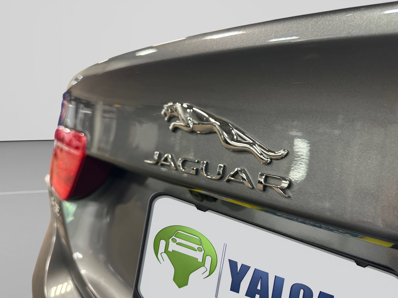 Used 2017 Jaguar XE Premium AWD/4WD image 41