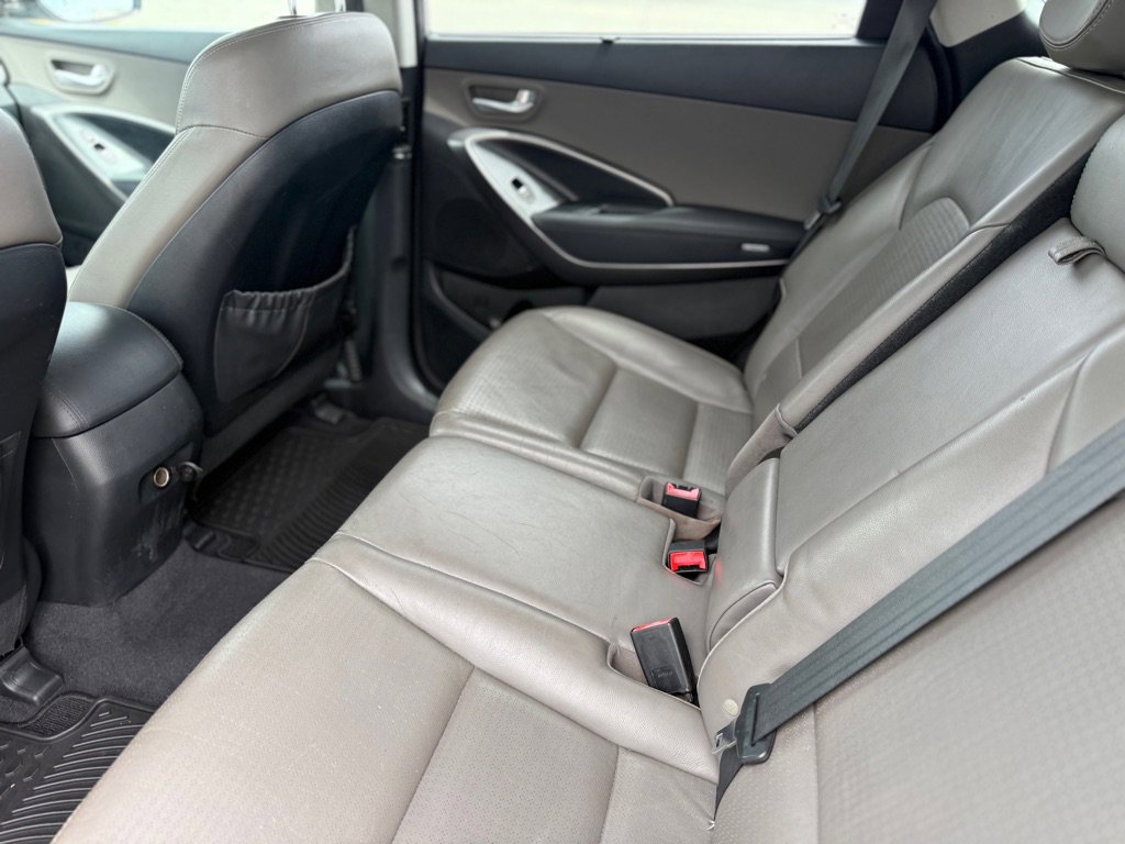 Used 2014 Hyundai Santa Fe GLS image 15