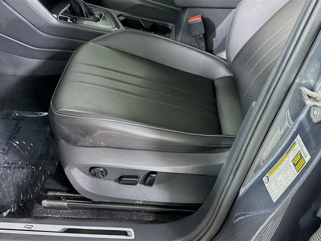 Used 2023 Volkswagen Tiguan SE R-Line FWD image 23