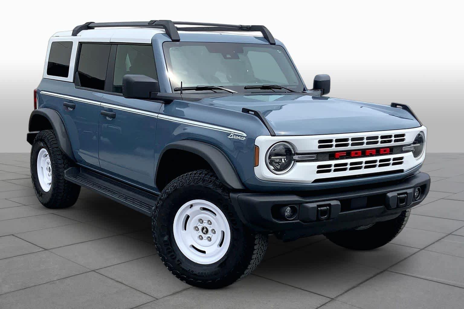 Used 2025 Ford Bronco Heritage Edition AWD/4WD image 3