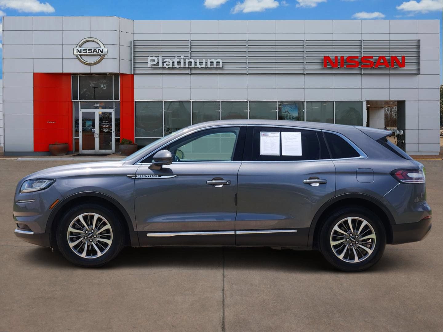 Used 2021 Lincoln Nautilus Reserve AWD/4WD image 3