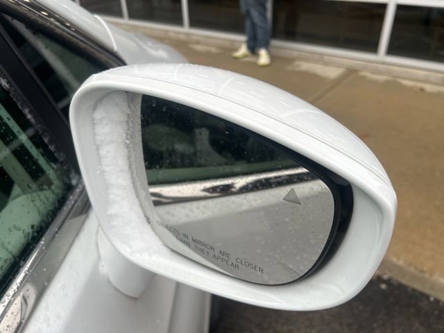 Used 2018 Chrysler Pacifica Touring-L image 6