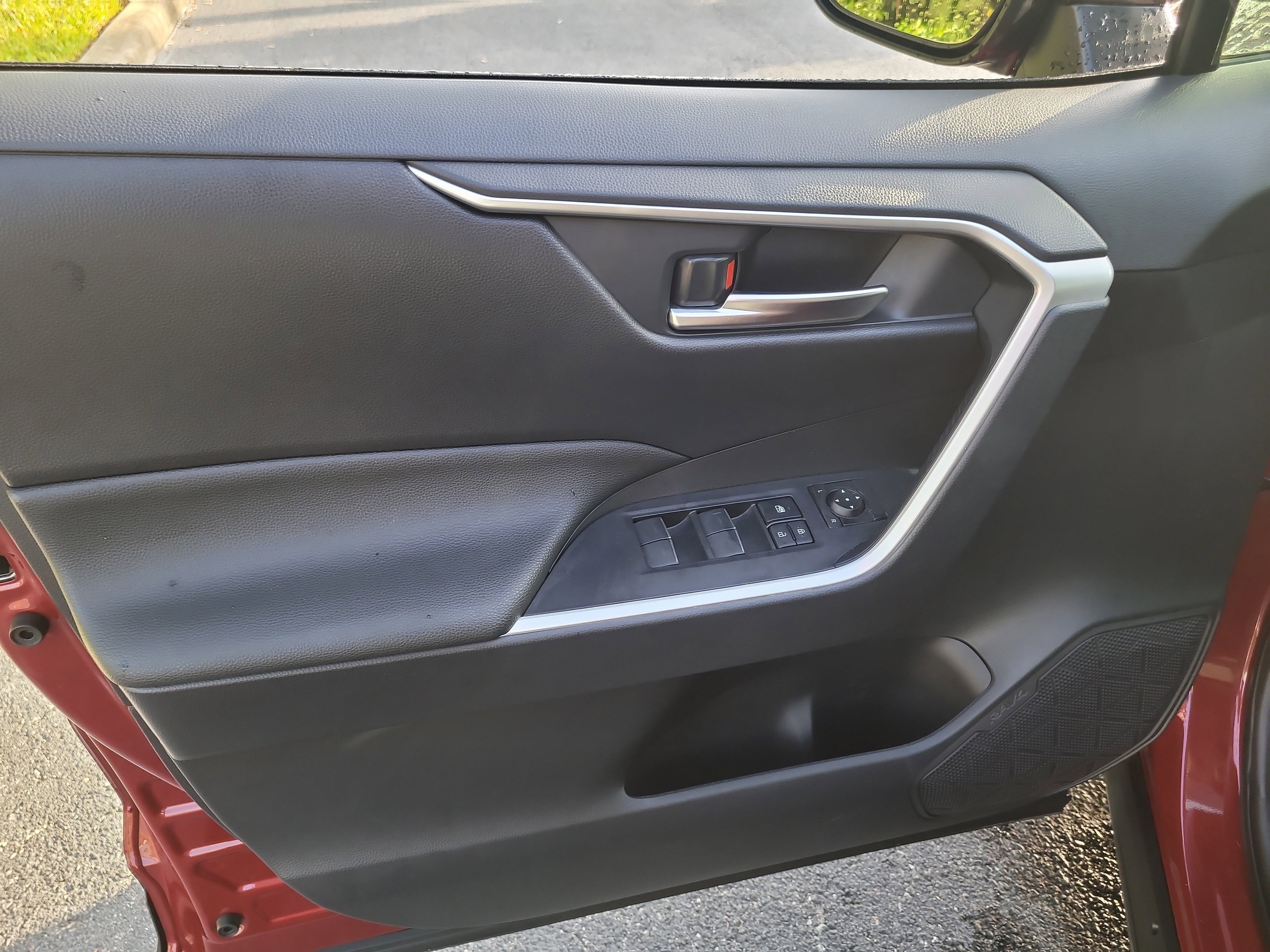 Certified 2025 Toyota RAV4 XLE w/ Convenience Package AWD/4WD image 18