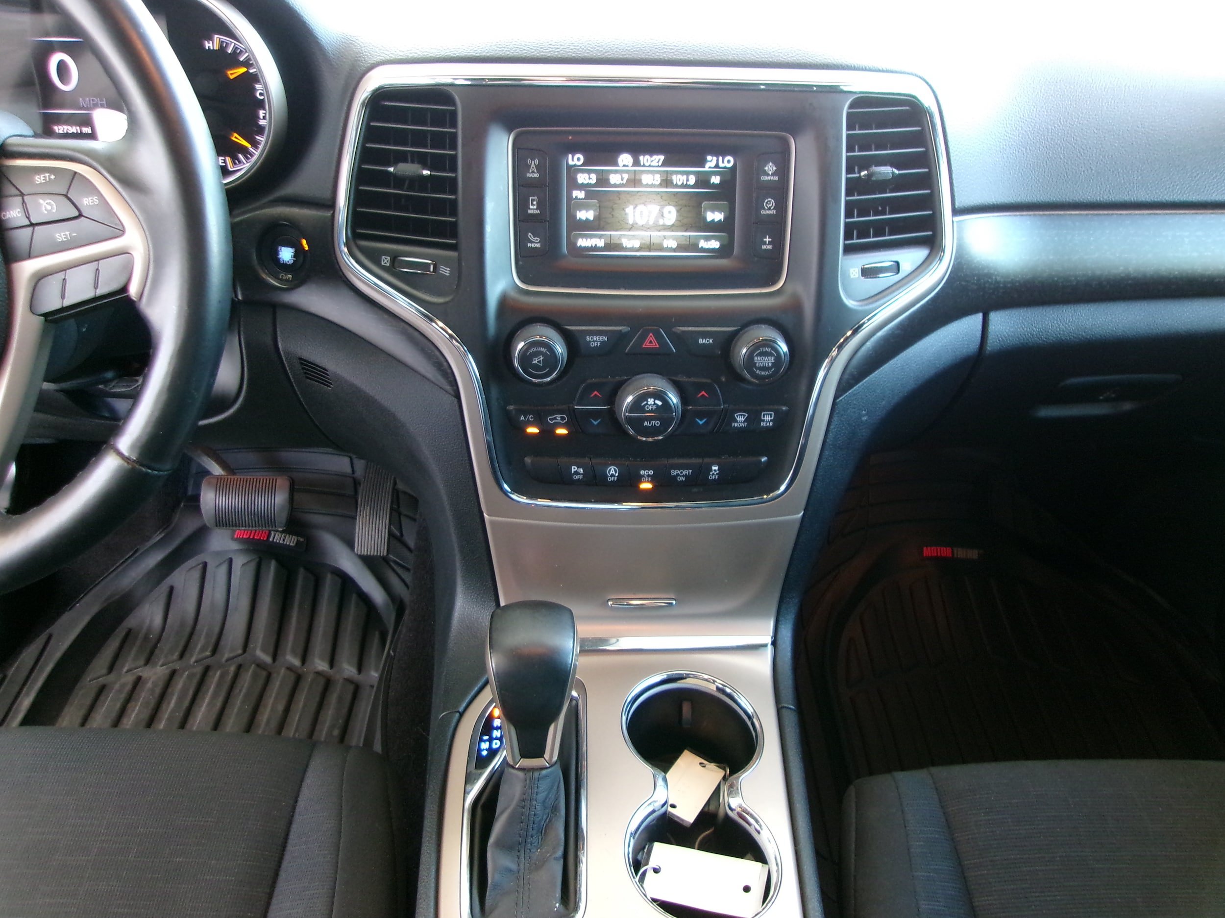 Used 2017 Jeep Grand Cherokee Laredo AWD/4WD image 13