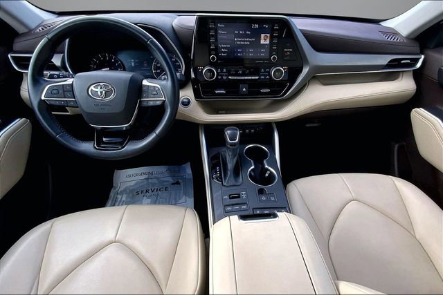 Used 2020 Toyota Highlander XLE image 12