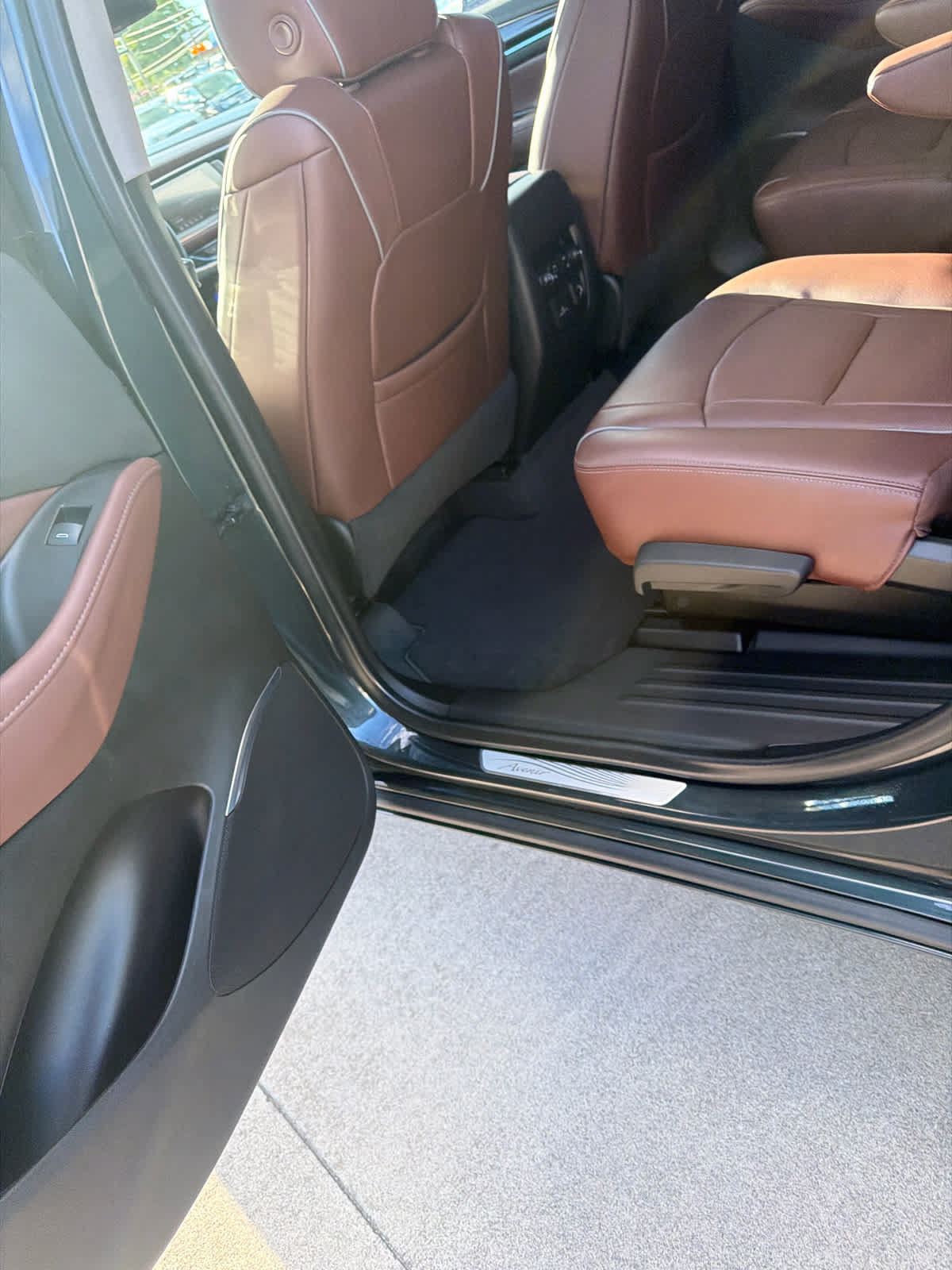 Used 2020 Buick Enclave Avenir w/ Avenir Technology Package AWD/4WD image 13