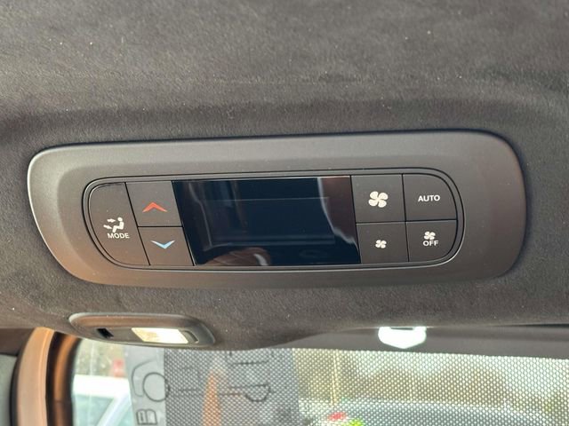 New 2026 Chrysler Pacifica Pinnacle w/ Trailer Tow Group AWD/4WD image 12