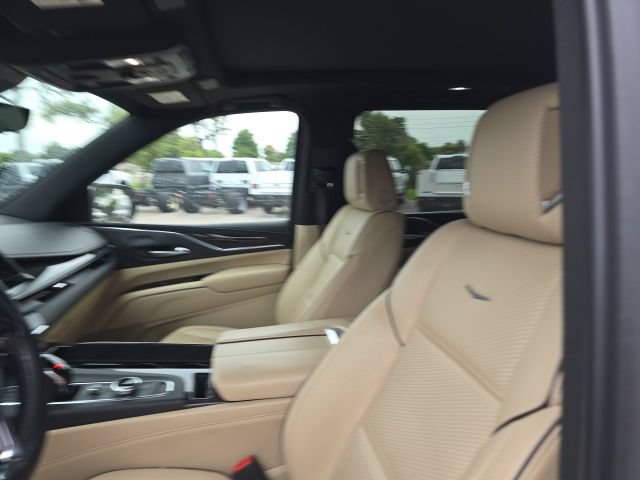 Used 2021 Cadillac Escalade ESV Premium Luxury w/ Performance Package AWD/4WD image 9