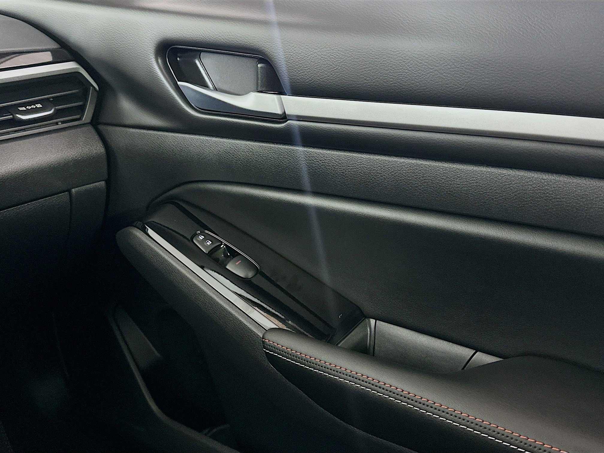 Used 2024 Nissan Altima 2.0 SR image 17