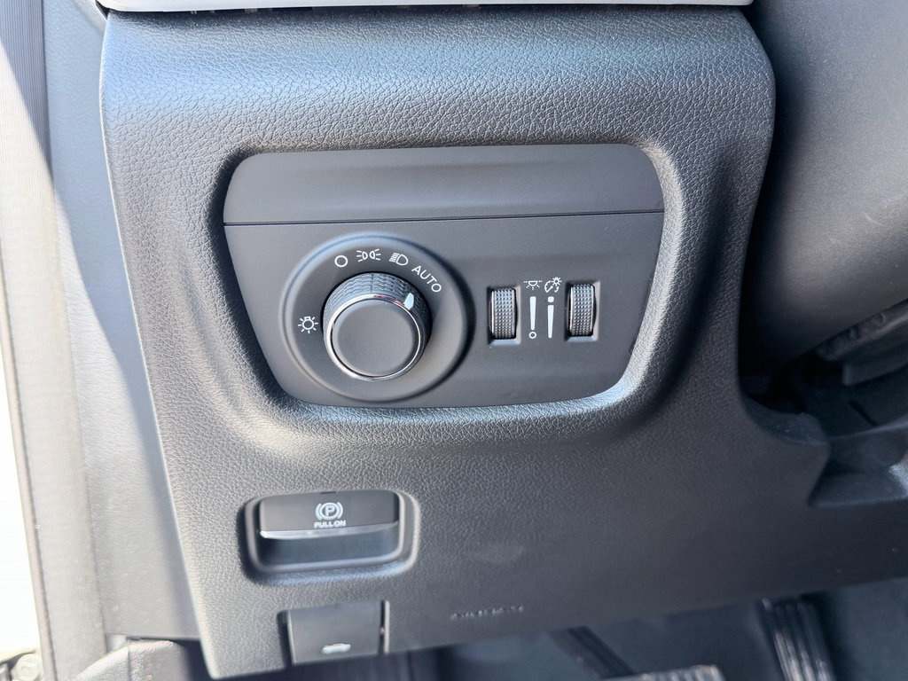 Used 2023 Jeep Grand Cherokee Altitude RWD image 13